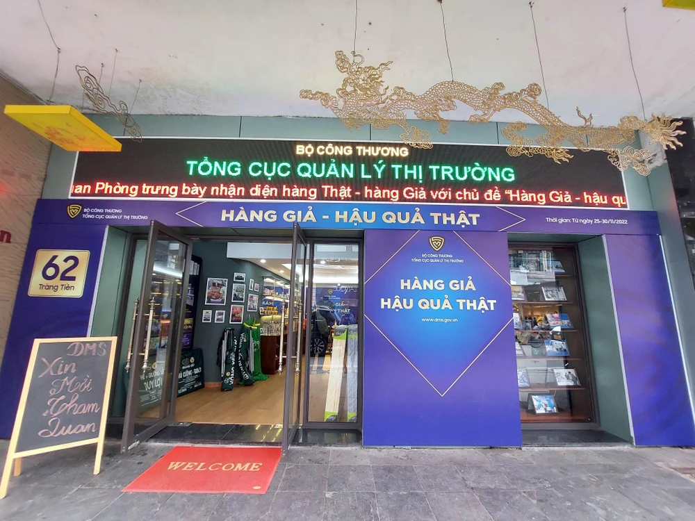 Tổng cục Quản lý thị trường mở cửa trở lại Phòng trưng bày nhận diện hàng thật, hàng giả, hàng vi phạm tại Hà Nội để người dân tham quan. Ảnh: AH Tổng cục Quản lý thị trường mở cửa trở lại Phòng trưng bày nhận diện hàng thật, hàng giả, hàng vi phạm tại Hà Nội để người dân tham quan. Ảnh: AH