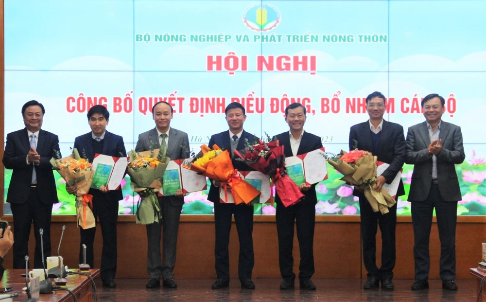Bộ NN&amp;PTNT tổ chức công bố quyết định thành lập các cơ quan, đơn vị trực thuộc và điều động, bổ nhiệm cán bộ. Ảnh: VĂN GIANG