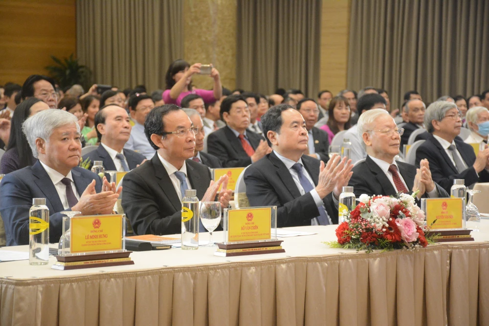 Tổng Bí thư Nguyễn Phú Trọng cùng các lãnh đạo Đảng, Nhà nước, Mặt trận Tổ quốc Việt Nam tham dự lễ kỷ niệm. Ảnh: LÊ HỒNG