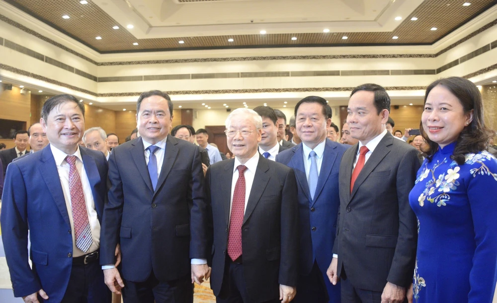 Tổng Bí thư Nguyễn Phú Trọng cùng các đồng chí lãnh đạo Đảng, Nhà nước, Mặt trận Tổ quốc Việt Nam tham dự lễ kỷ niệm