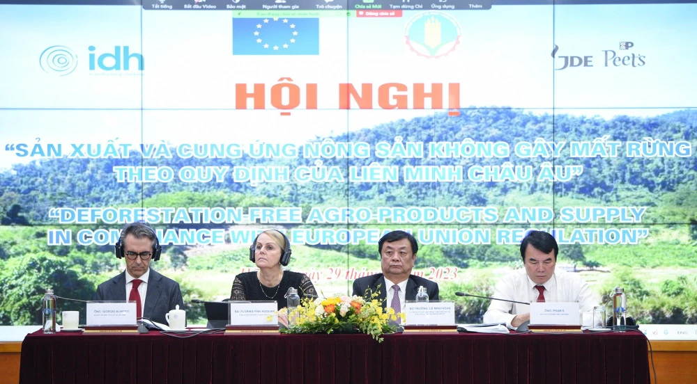 Hội nghị “Sản xuất và cung ứng cà phê không gây mất rừng theo quy định của Liên minh Châu Âu” tổ chức chiều 29-6. Hội nghị “Sản xuất và cung ứng cà phê không gây mất rừng theo quy định của Liên minh Châu Âu” tổ chức chiều 29-6.