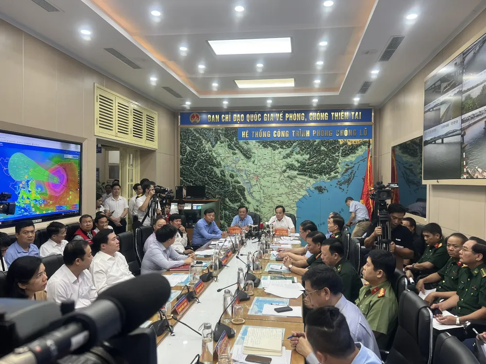 Phó Thủ tướng Trần Lưu Quang đã chủ trì cuộc họp ứng phó với bão số 1 và mưa lũ sau bão. Ảnh: NH