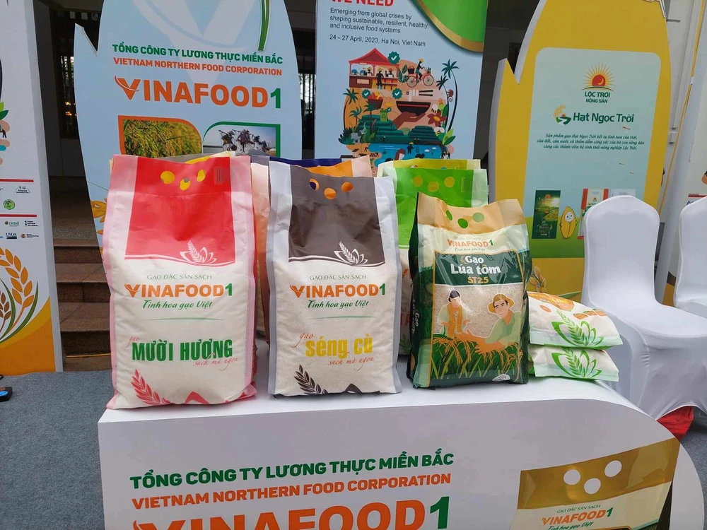 Việc Ấn Độ chính thức cấm xuất khẩu gạo sẽ làm giá gạo thế giới tiếp tục tăng mạnh trong thời gian tới. Dự báo giá gạo xuất khẩu của Việt Nam sẽ tăng cao. Ảnh minh hoạ: AH