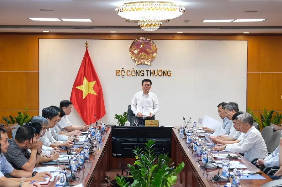 Bộ trưởng Nguyễn Hồng Diên chủ trì buổi làm việc với các tập đoàn, tổng công ty nhà nước về năng lượng. Ảnh: BCT