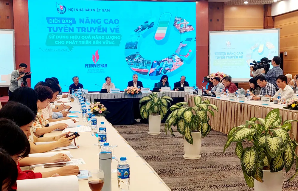 Hội Nhà báo Việt Nam tổ chức diễn đàn về nâng cao tuyên truyền về sử dụng hiệu quả năng lượng cho phát triển bền vững. Ảnh: AH