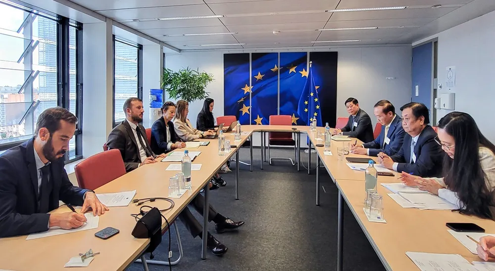 Tại Brussel-Bỉ, Bộ trưởng Lê Minh Hoan cùng đoàn công tác của Bộ NN&PTNT đã thăm và làm việc với các cơ quan của Ủy ban châu Âu (EC). z4707464813397_3a80706b1133b1439b174ae49495b43e.jpg