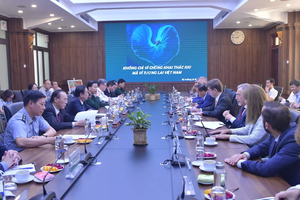 Bộ trưởng Bộ NN&PTNT Lê Minh Hoan làm việc với đoàn EC trong đợt thanh tra lần 4 vừa qua. Ảnh: VG 393832262_3605361846416565_3135864558776767963_n.jpg