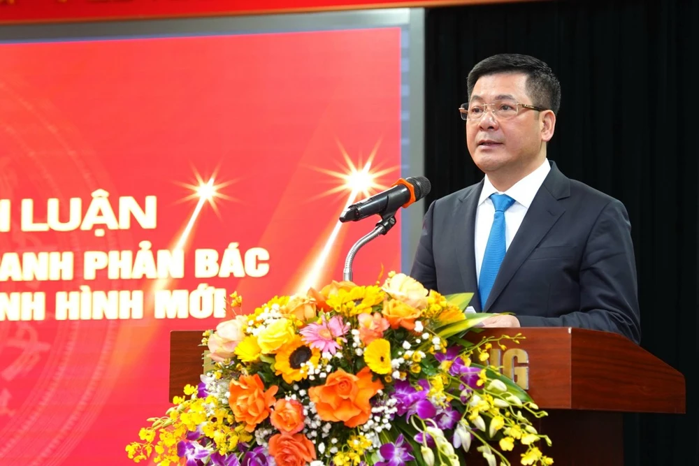 Bí thư Ban cán sự Đảng, Bộ trưởng Bộ Công Thương Nguyễn Hồng Diên phát biểu chỉ đạo tại Lễ phát động Cuộc thi chính luận Bảo vệ nền tảng tư tưởng của Đảng ngành Công Thương năm 2023. Ảnh: BCT công thương