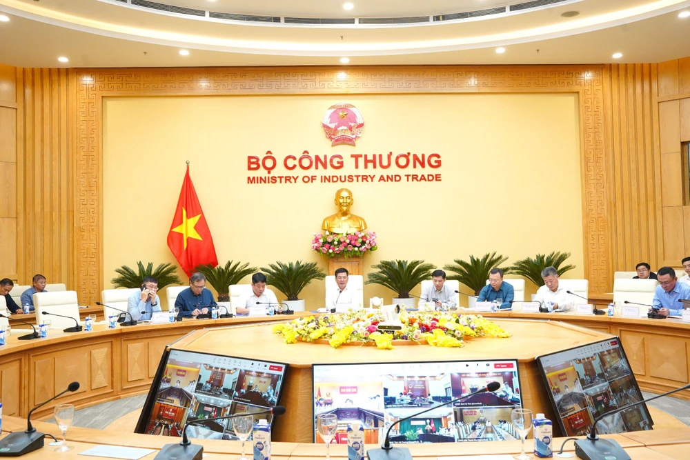Cuộc họp giao ban tháng 4 các dự án đường dây 500kV mạch 3 từ Quảng Trạch - Phố Nối. Ảnh: BCT đường dây 500kV mạch 3