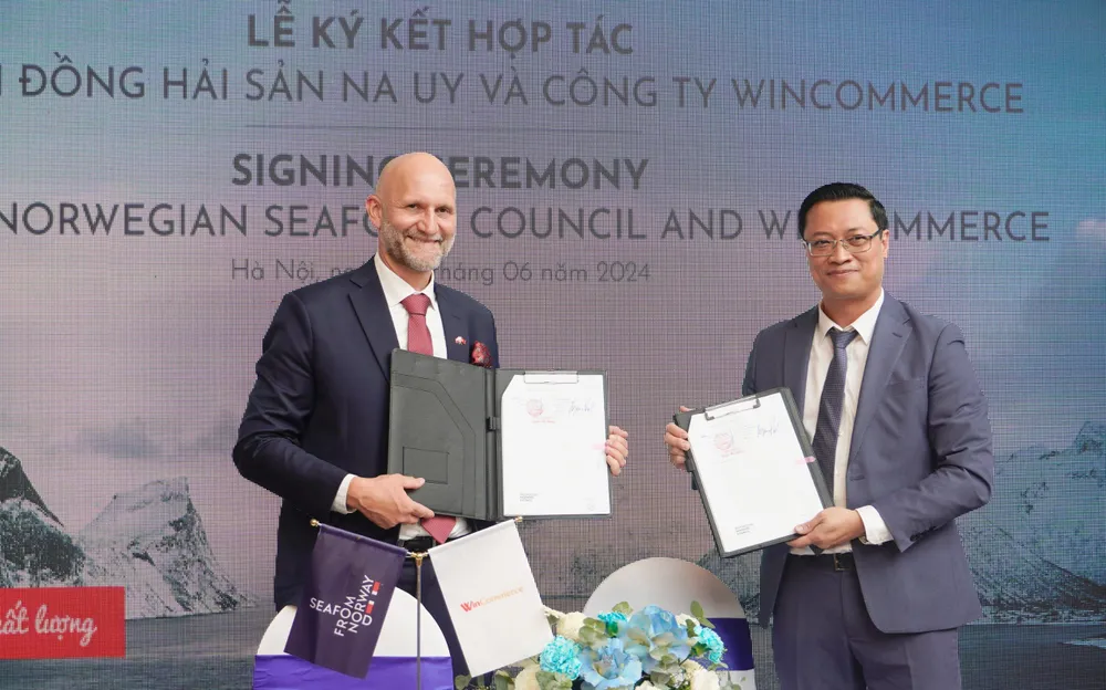 Hội đồng Hải sản Na Uy và WinCommerce ký kết thoả thuận hợp tác, cấp phép sử dụng nhãn hiệu “Seafood from Norway”. Ảnh: AH hải sản Na Uy...jpg