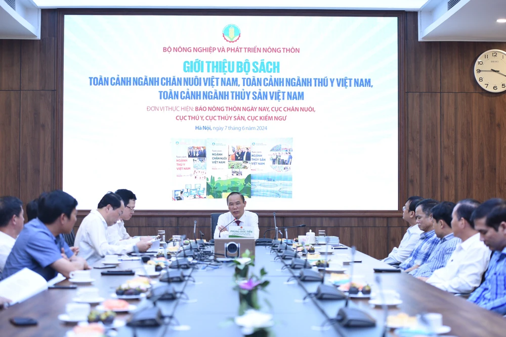 Bộ NN&PTNT tổ chức giới thiệu ba cuốn sách đặc san về các lĩnh vực quan trọng của ngành nông nghiệp chiều 7-6. ngành nông nghiệp.jpg