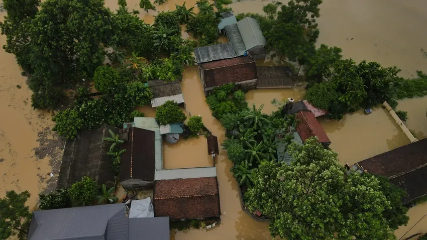 Mưa lũ sau bão số 2 gây ngập nhà cửa, làng xá ở Chương Mỹ, Hà Nội. Ảnh: TRỌNG PHÚ mưa lũ sau bão số 2.jpg