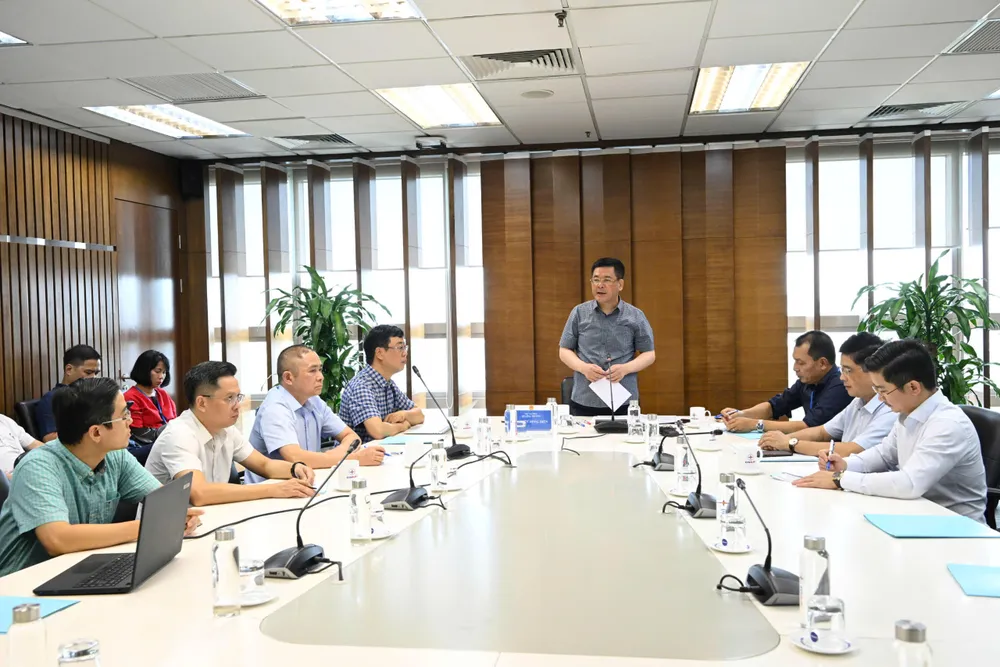 Bộ Công Thương họp với EVN, NSMO về đảm bảo an toàn hệ thống điện trước ảnh hưởng của bão số 3. bão số 3::.jpg.jpg