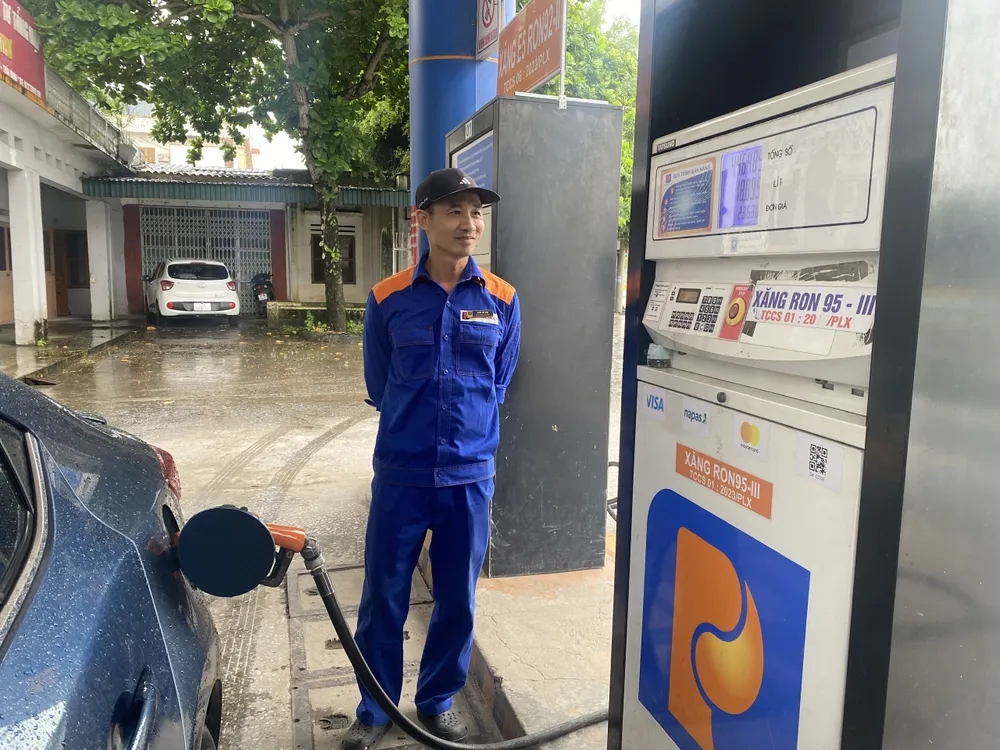 giá xăng A95.jpg