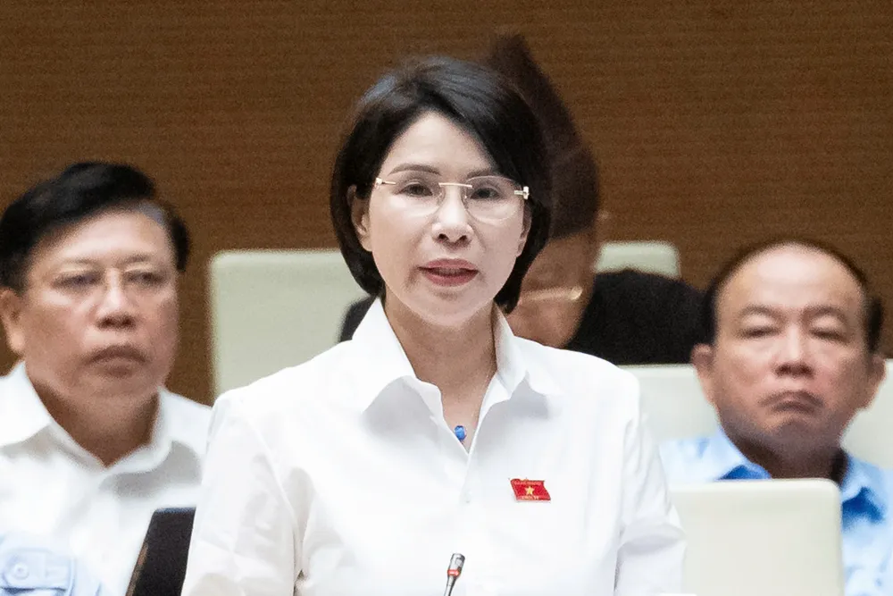 Đại biểu Trần Thị Nhị Hà (Hà Nội) góp ý cho dự thảo Luật sửa đổi, bổ sung một số điều của Luật Dược. Ảnh: QH Dự thảo Luật Dược (sửa đổi).jpg