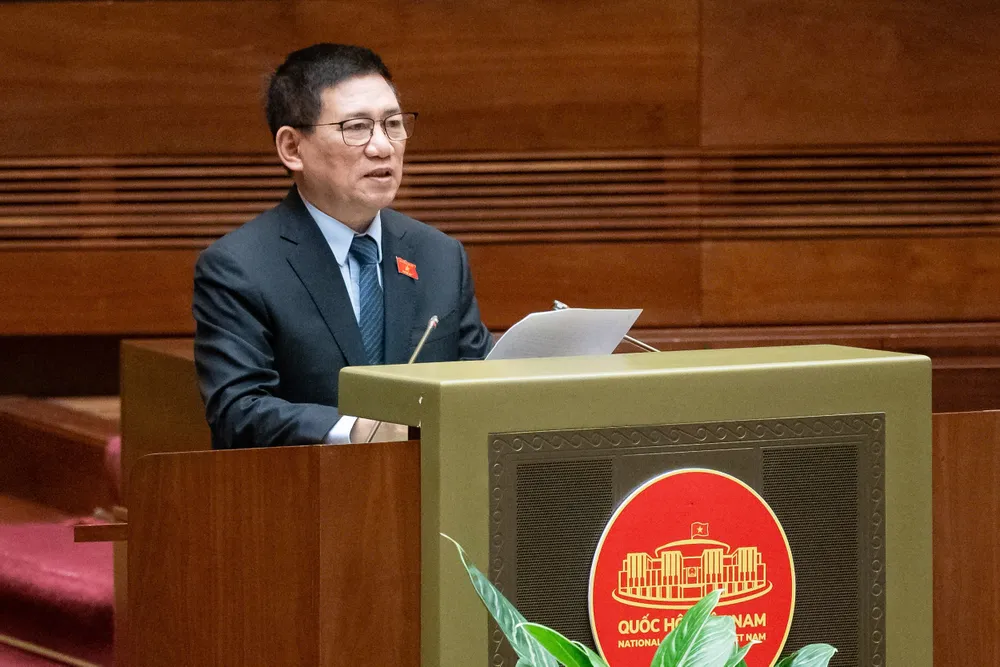 Phó Thủ tướng, Bộ trưởng Bộ Tài chính Hồ Đức Phớc báo cáo tại phiên họp. Ảnh: QUỐC HỘI Ngân hàng Vietcombank, .jpg
