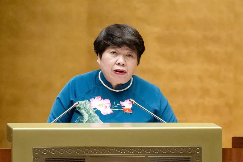 Chủ nhiệm Ủy ban Xã hội của Quốc hội Nguyễn Thuý Anh trình bày báo cáo giải trình, tiếp thu, chỉnh lý dự thảo Luật Công đoàn (sửa đổi). Ảnh: PHẠM THẮNG PHÍ CÔNG ĐOÀN..jpg