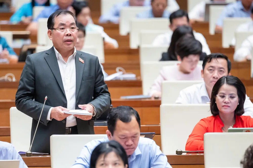 Có cán bộ 1-2 tháng nữa về hưu thì vướng vòng lao lý...