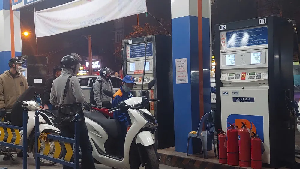 giá xăng tăng.jpg