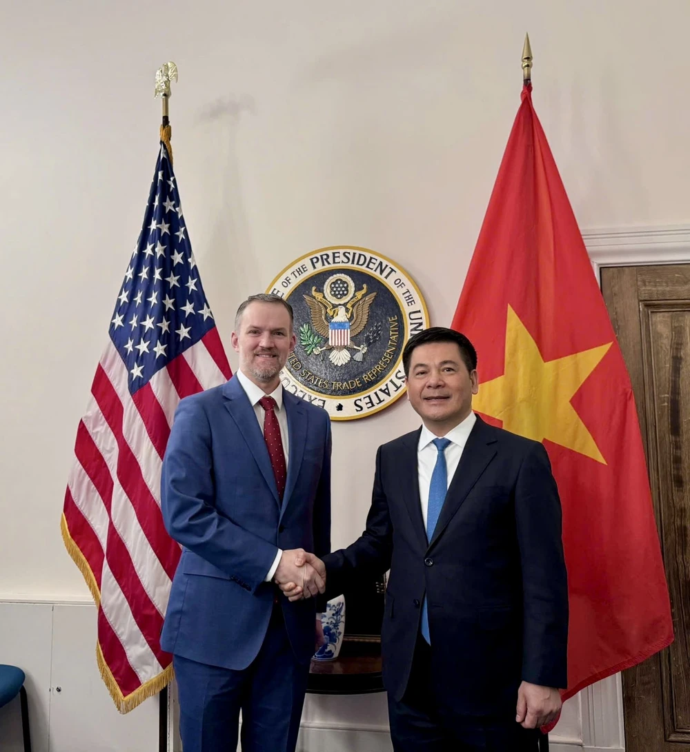 Đặc phái viên của Thủ tướng Chính phủ, Bộ trưởng Bộ Công Thương Nguyễn Hồng Diên vừa có cuộc làm việc với Trưởng đại diện Thương mại Hoa Kỳ Jamieson L.Greer nhằm tăng cường hợp tác kinh tế, thương mại song phương. Ảnh: BCT Trưởng đại diện Thương mại Hoa Kỳ.jpeg