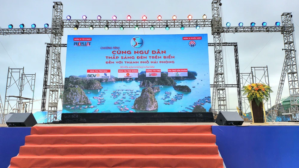 Sáng nay, 30-3, Chương trình Cùng ngư dân Thắp sáng đèn trên biển đến với bà con ngư dân TP Hải Phòng. z6455522524569_2ee639347d769f1dcac4b7117bae7bae.jpg