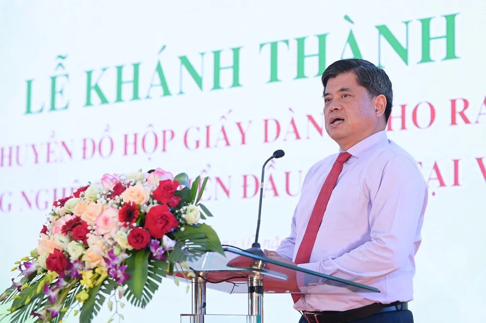 Thứ trưởng Bộ Nông nghiệp và Môi trường Trần Thanh Nam phát biểu tại lễ khánh thành. Ảnh: Tùng Đinh dây chuyền đồ hộp giấy dành cho rau quả với công nghệ Thuỵ Điển đầu tiên tại Việt Nam:..jpg