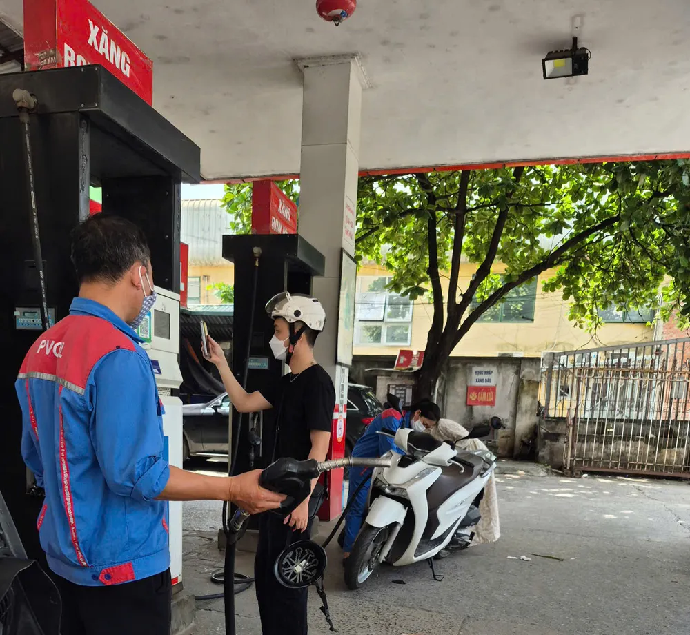 Chiều 10-7, giá xăng tăng trên 20.000 đồng/lít. Ảnh: AH giá xăng tăng. AHjpg.jpg