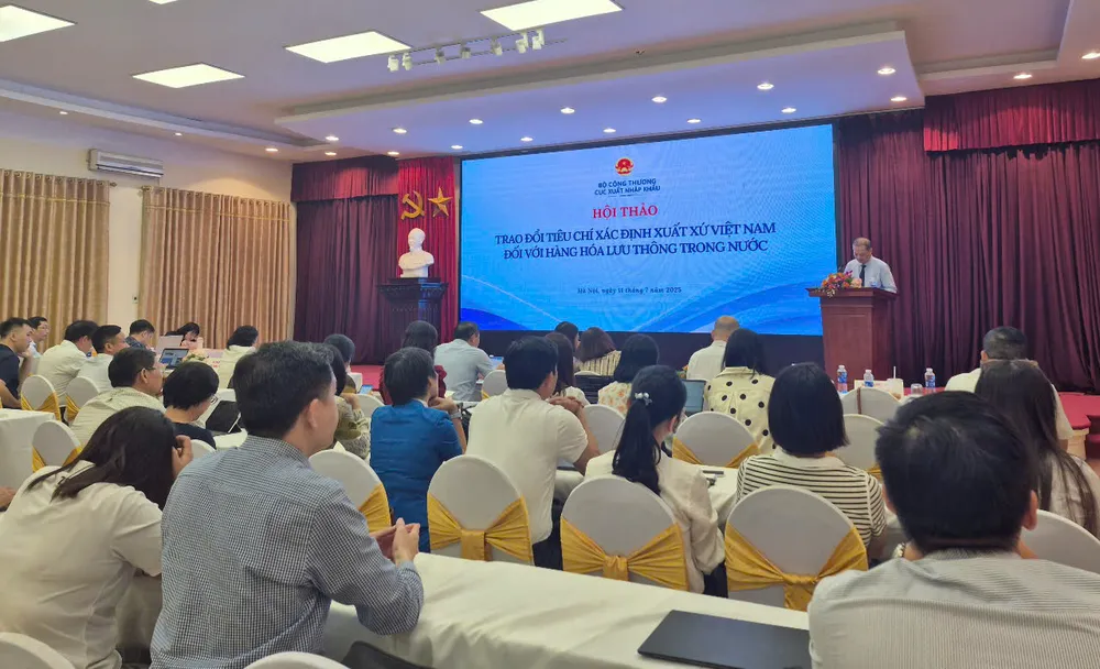 Hội thảo thu hút sự tham gia của nhiều doanh nghiệp, hiệp hội ngành hàng. Ảnh: AH xuất xứ việt nam.jpg