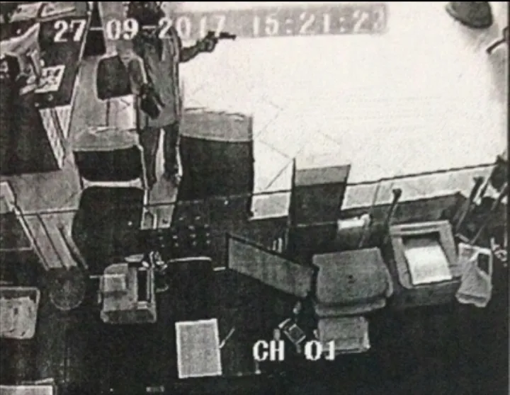 Một vụ cướp ngân hàng táo tợn ở Vĩnh Long ảnh 4 Một vụ cướp ngân hàng táo tợn ở Vĩnh Long ảnh 4