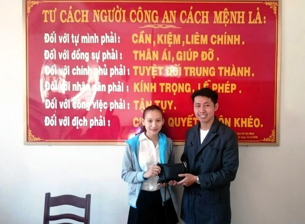 Chàng giáo viên mất việc trả gần trăm triệu cho khổ chủ ảnh 1