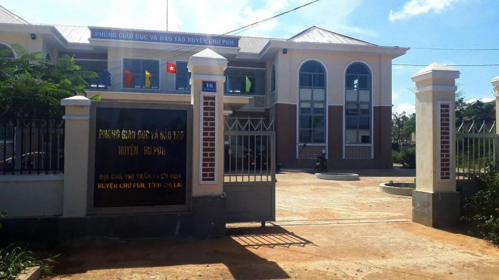 Công an điều tra 3 cán bộ giáo dục tham ô nhiều tỉ đồng ảnh 2