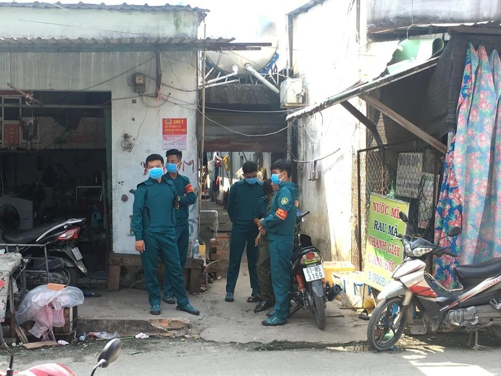 Thi thể 1 thanh niên phân hủy mạnh trong nhà trọ ở Bình Dương ảnh 1