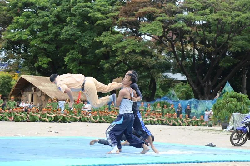 Mãn nhãn các tuyệt kỹ võ thuật của công an ảnh 10