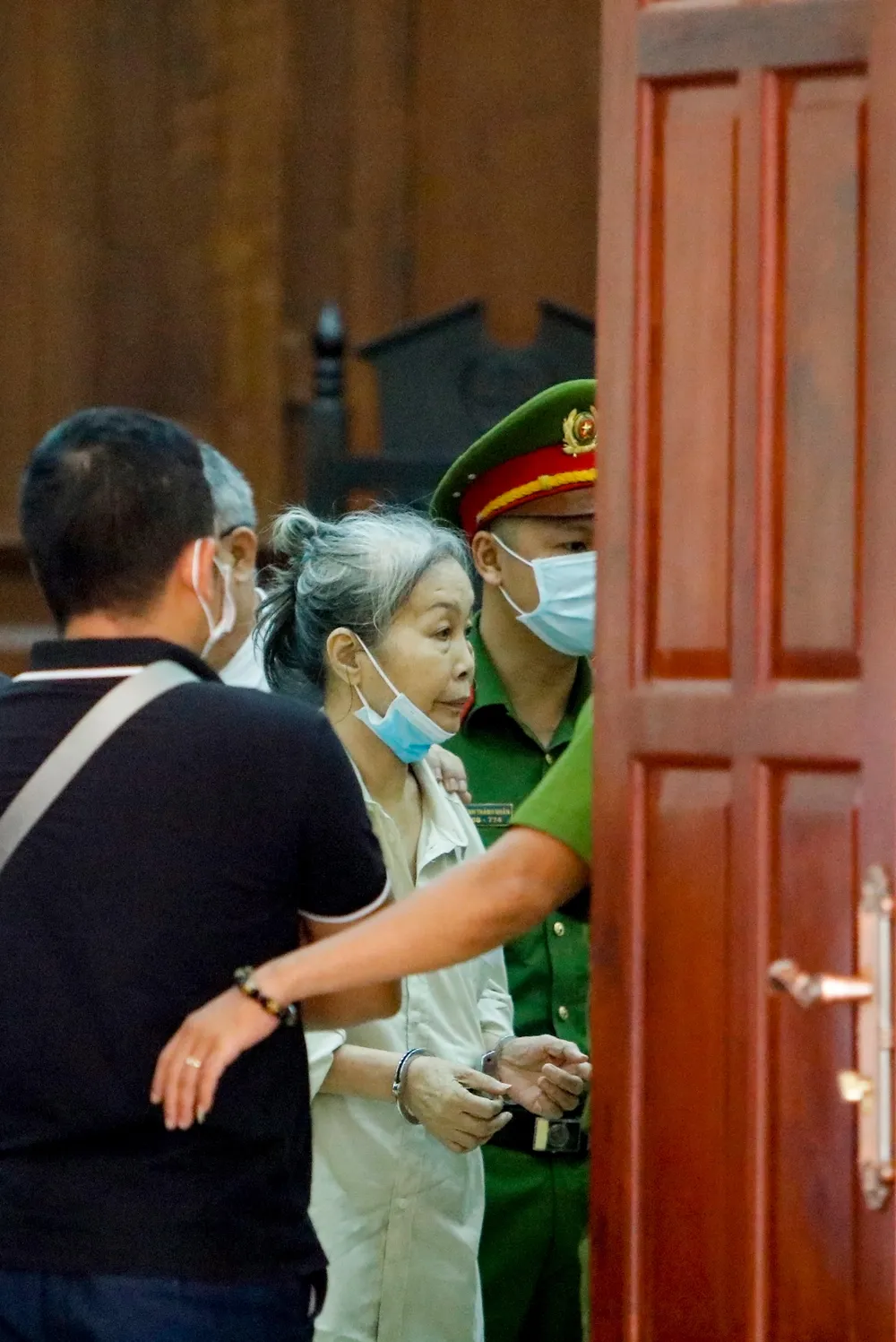 Hoãn xử vụ đổ bê tông giấu xác vì sức khỏe 1 bị cáo yếu ảnh 3