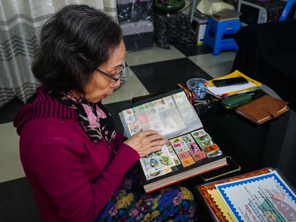 Người phụ nữ hơn 50 năm sưu tầm tem về 12 con giáp ảnh 1