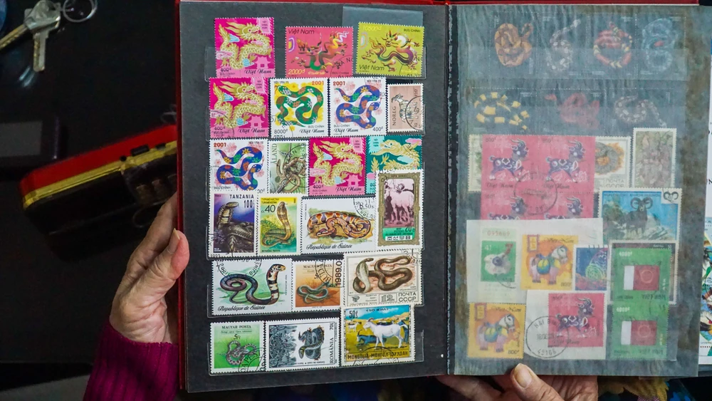 Người phụ nữ hơn 50 năm sưu tầm tem về 12 con giáp ảnh 5