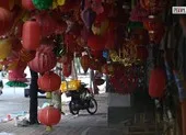 Thầy giáo Đà Nẵng mặc đồ bảo hộ, hóa trang thành ông Địa đi phát quà Trung thu ảnh 2 Video: Có một mùa Trung Thu đặc biệt ở Sài Gòn