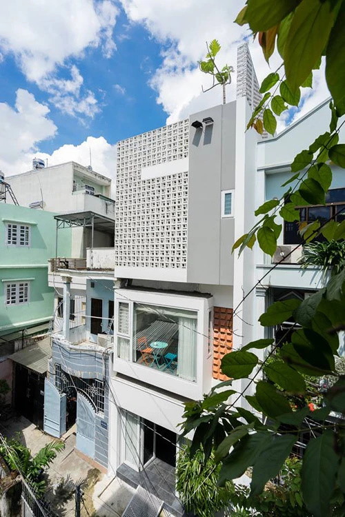 Nhà ống đẹp nhờ góc giếng trời ảnh 1 Nhà ống Sài Gòn đẹp nhờ góc giếng trời - ảnh 1