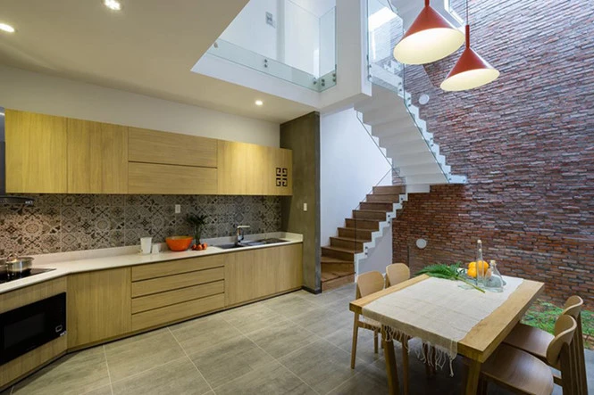 Nhà ống đẹp nhờ góc giếng trời ảnh 7 Nhà ống Sài Gòn đẹp nhờ góc giếng trời - ảnh 7