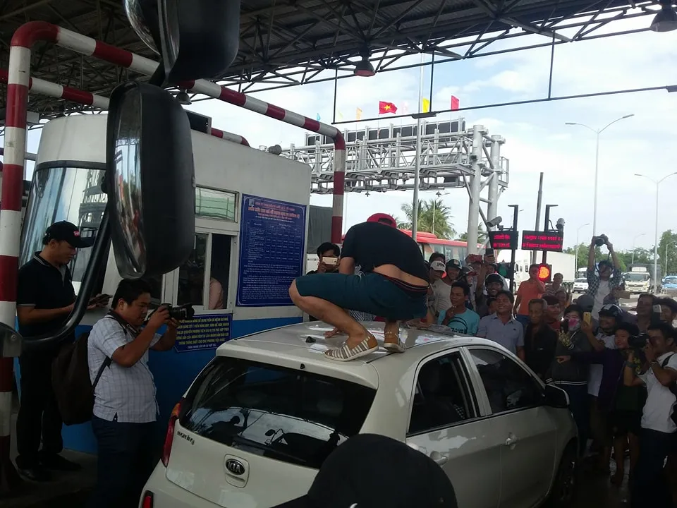 Tài xế uất ức, BOT Cai Lậy đóng-xả-đóng-xả liên tục ảnh 2