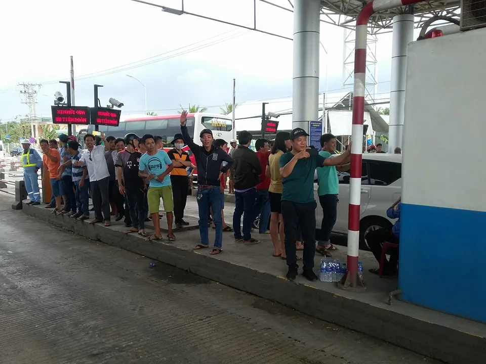 Phút thảnh thơi của nhân viên BOT Cai Lậy khi xả trạm ảnh 3