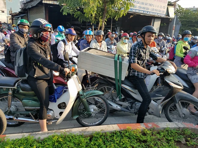 Cua ngo Ben xe Mien Dong un tac keo dai du chua den cao diem Tet hinh anh 3