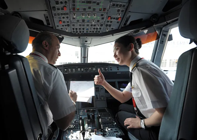 Nhung lan phi cong Viet buc xuc voi hang bay hinh anh 1