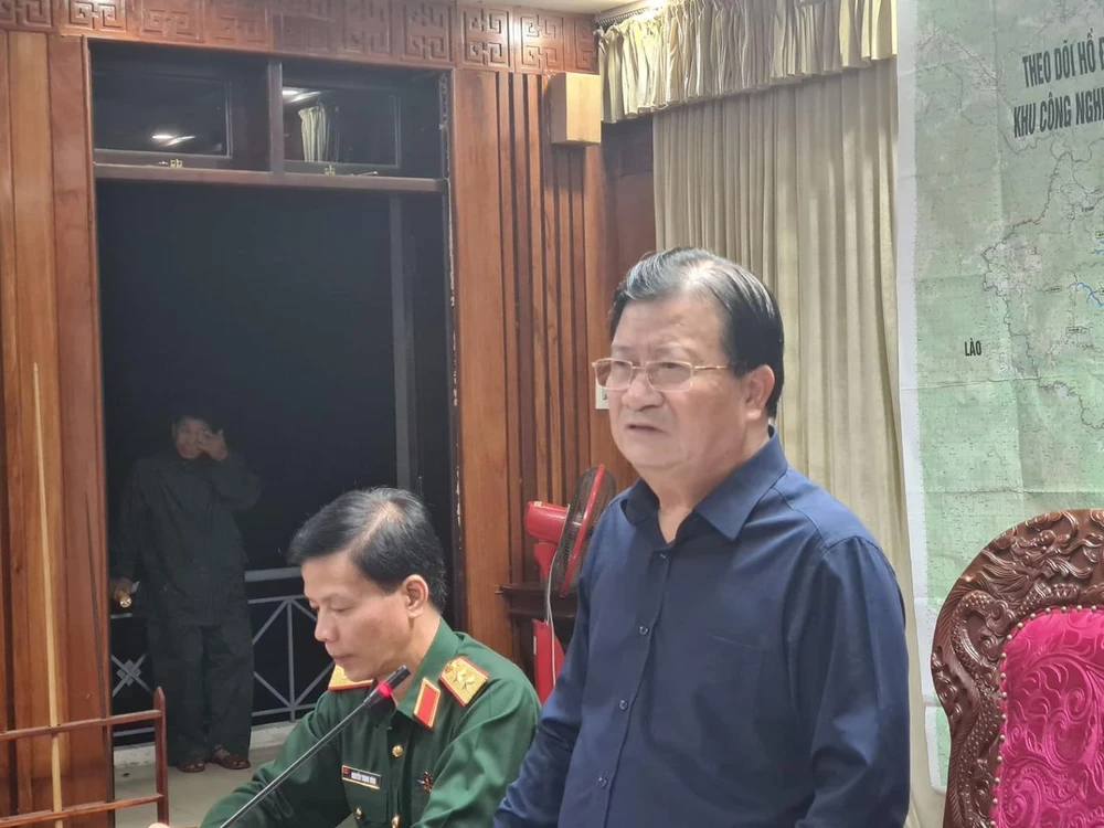 Nóng: Sạt lở đất vùi hàng chục người dân ở Quảng Nam ảnh 3