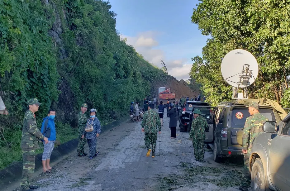 Vụ sạt lở ở Trà Leng: Đã cứu 33 người, còn 14 người mất tích ảnh 20