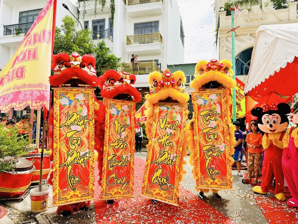 Mùng 1, mùng 2, mùng 3 Tết thì chi phí sẽ cao hơn 30-50% do ngày công của nhân viên đoàn tăng vào ngày lễ. Ảnh: CAO Ý Múa lân sư rồng: nghệ thuật truyền thống, dịp Tết 'hốt bạc'