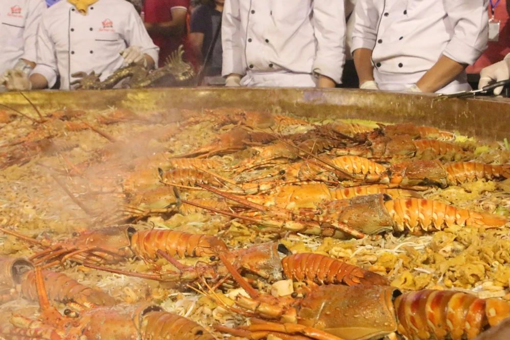 Đà Nẵng: Xác lập kỷ lục chiếc bánh xèo lớn nhất Việt Nam ảnh 7 Đà Nẵng: Xác lập kỷ lục chiếc bánh xèo lớn nhất Việt Nam ảnh 7