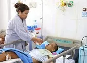 Tài xế xe ben vừa lái xe vừa nghe nhạc tông chết người ảnh 3 Xót xa cảnh bé trai bại não bị tai nạn giao thông
