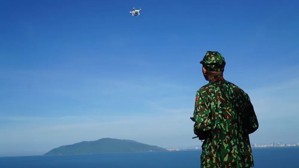 Bộ đội biên phòng dùng flycam truy tìm phạm nhân trốn trại ảnh 1