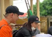 Báo Pháp Luật TP.HCM tiếp tục trao 1.000 suất quà ở miền Trung ảnh 4 Ngày 30-10: Hơn 2,6 tỉ giúp miền Trung vượt qua khó khăn